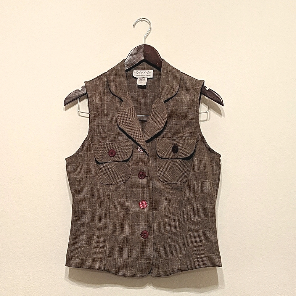 Plaid brown checkered fitted vest